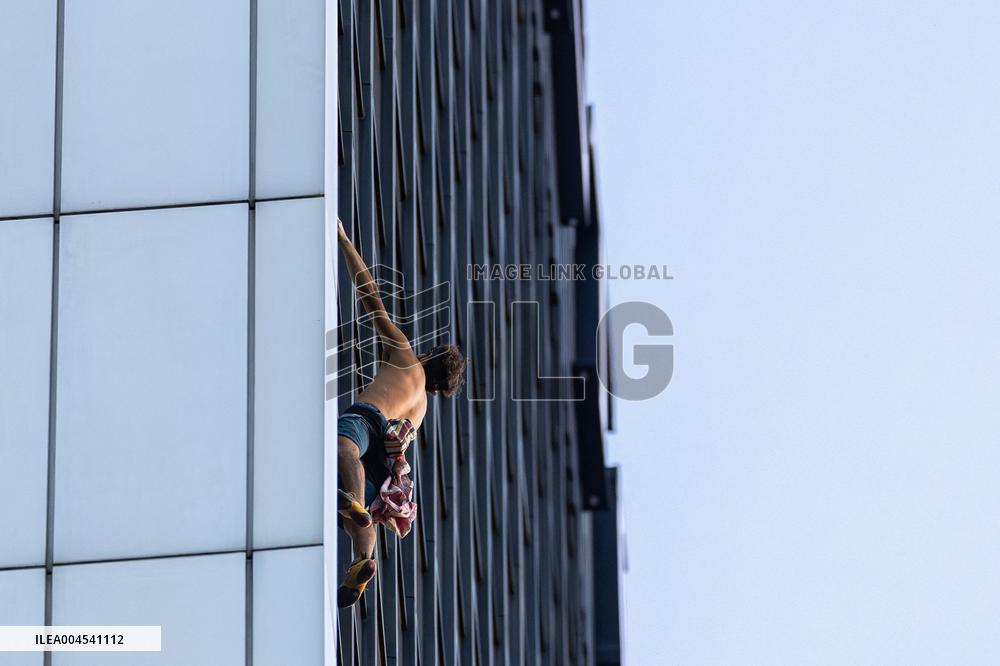 Titouan Leduc Climbed the Presidential Hotel Without Protection - Warsaw