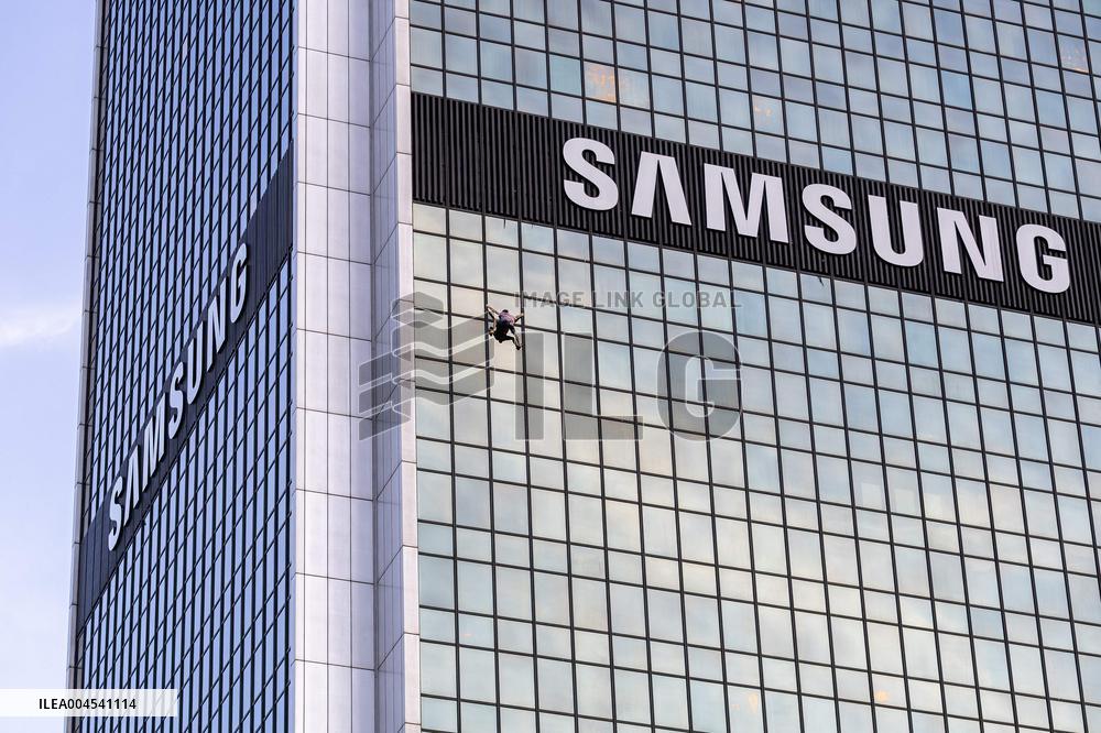 Titouan Leduc Climbed the Presidential Hotel Without Protection - Warsaw