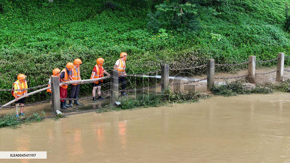 Silt Cleaning in Rong'an