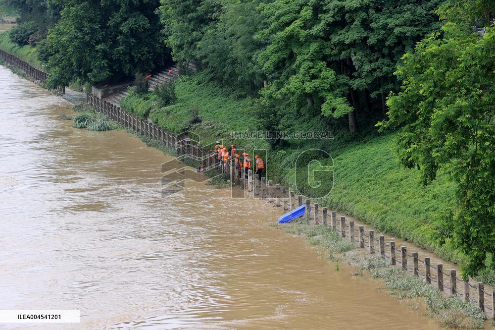 Silt Cleaning in Rong'an