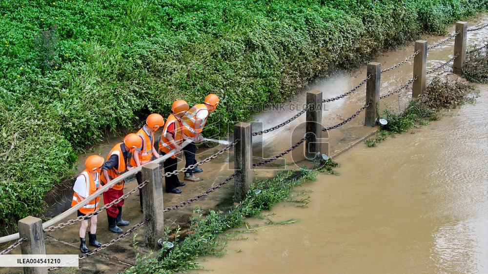 Silt Cleaning in Rong'an
