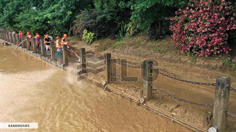 Silt Cleaning in Rong'an