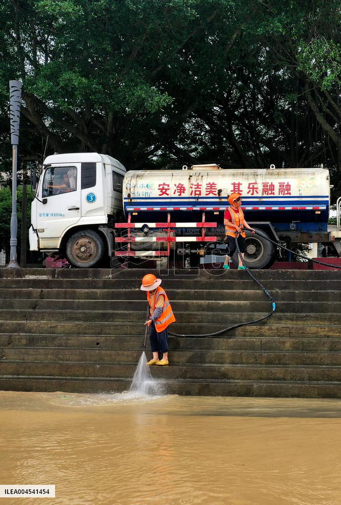 Silt Cleaning in Rong'an