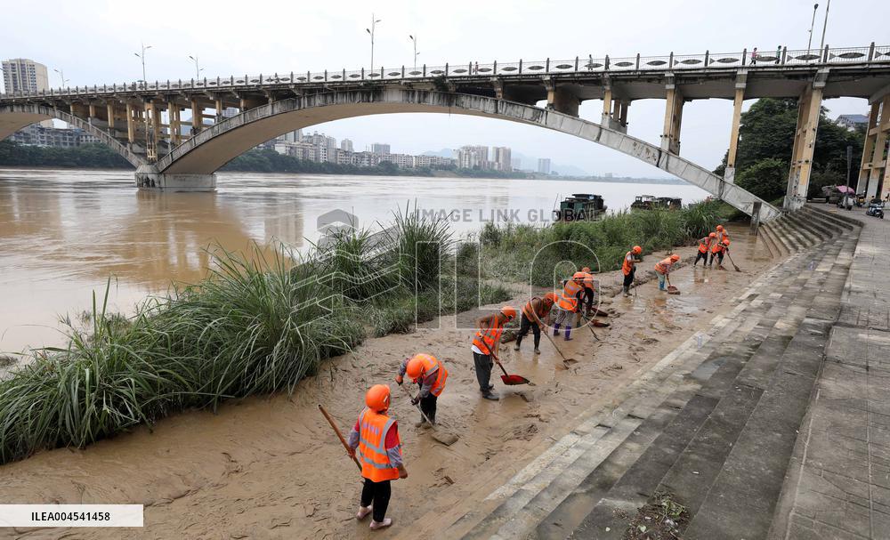 Silt Cleaning in Rong'an