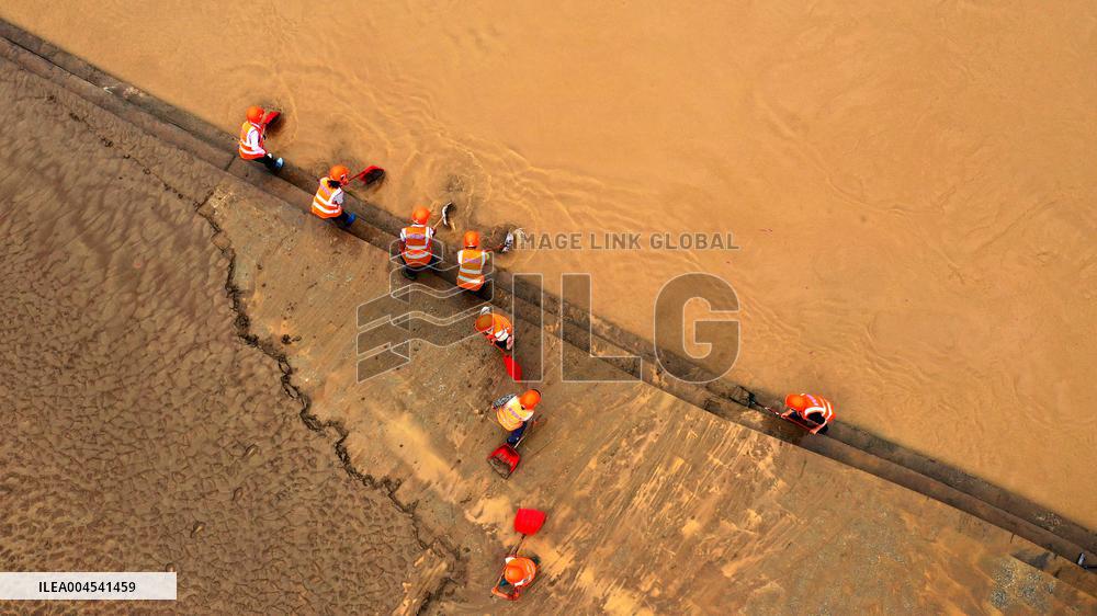 Silt Cleaning in Rong'an