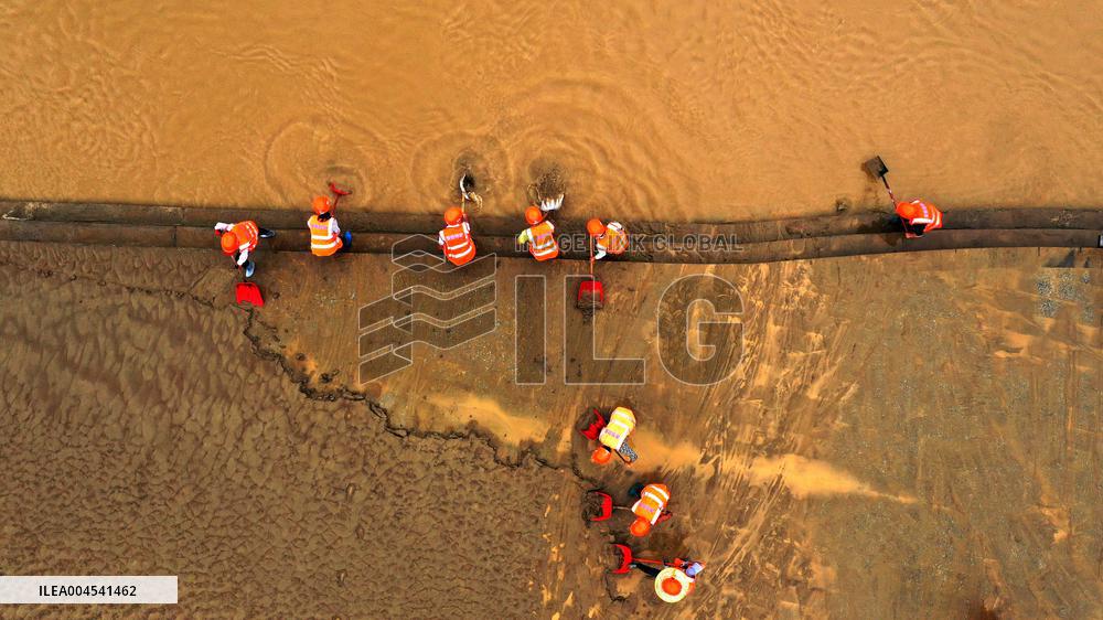 Silt Cleaning in Rong'an