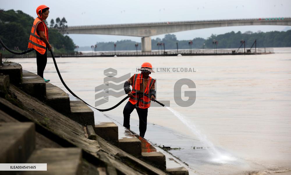 Silt Cleaning in Rong'an