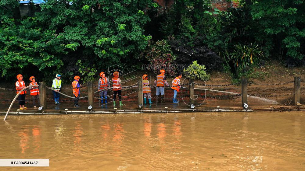 Silt Cleaning in Rong'an