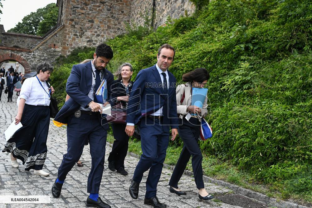Emmanuel Macron visits Oslo FA