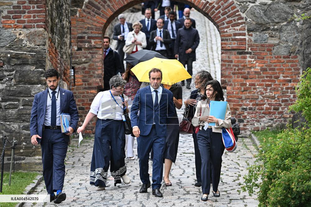 Emmanuel Macron visits Oslo FA