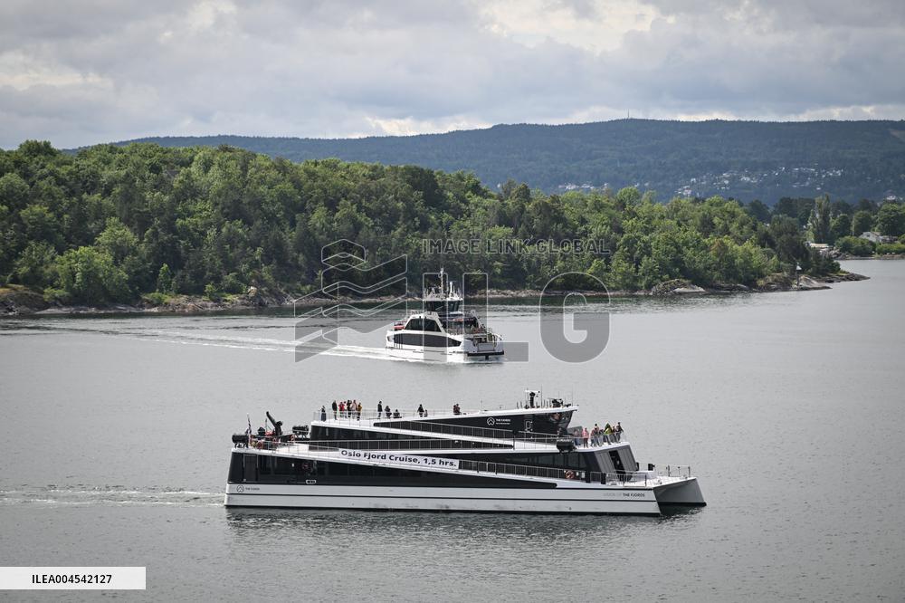 Emmanuel Macron visits Oslo FA