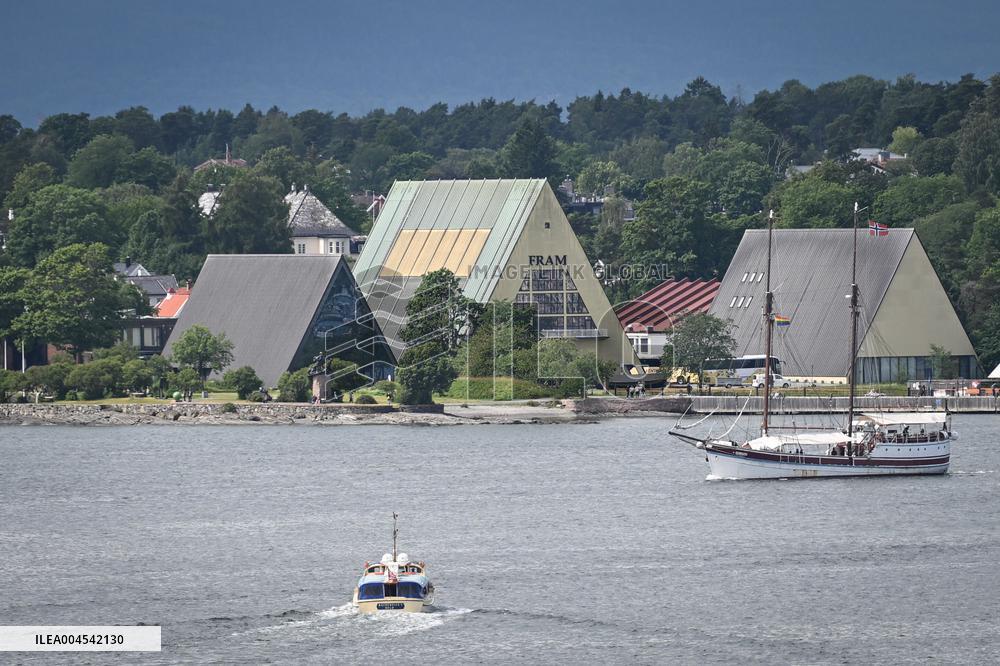 Emmanuel Macron visits Oslo FA