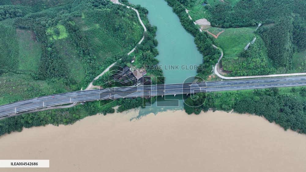 Clear And Turbid Scenery in Rong'an