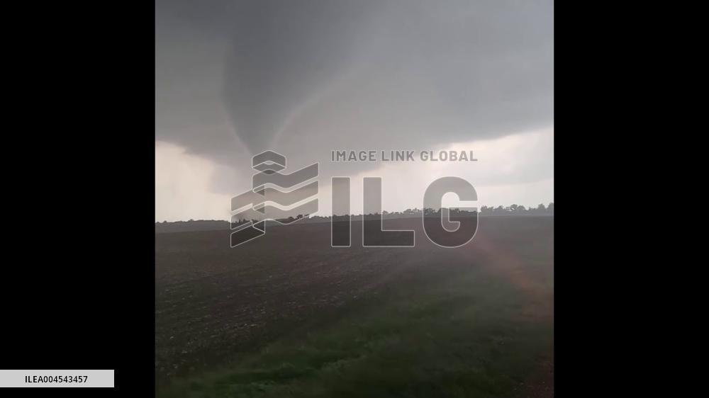 US: Large Tornado Spotted Near Spiritwood Lake, North Dakota