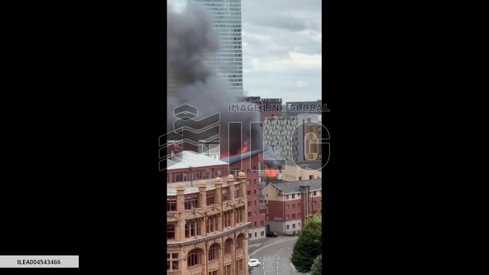 UK: Fire Breaks Out at Historic Hotspur Press Building in Manchester, Halting Trains