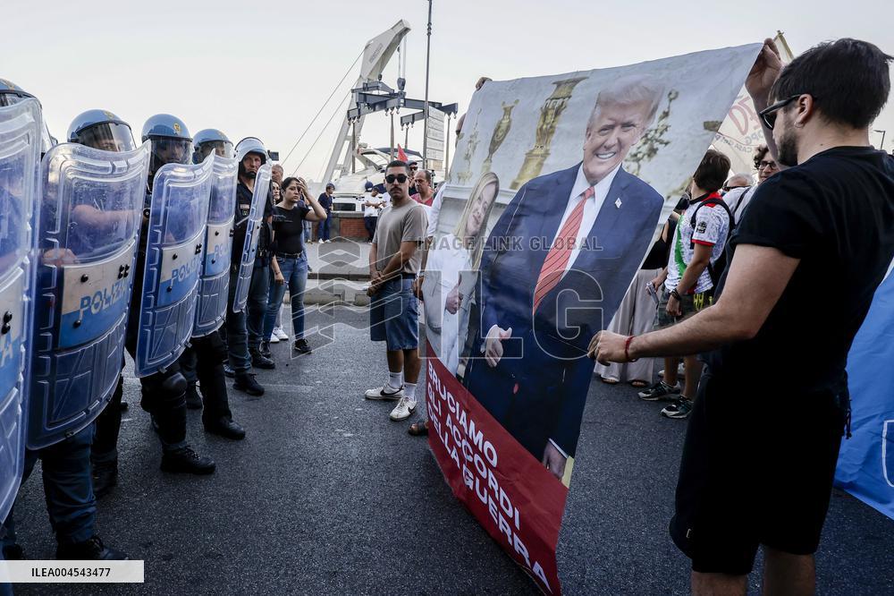 Protest March to the American Consulate - Naples