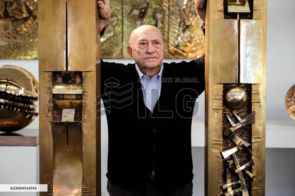 Archive: Farewell to Arnaldo Pomodoro; the master of contemporary sculpture dies at 99