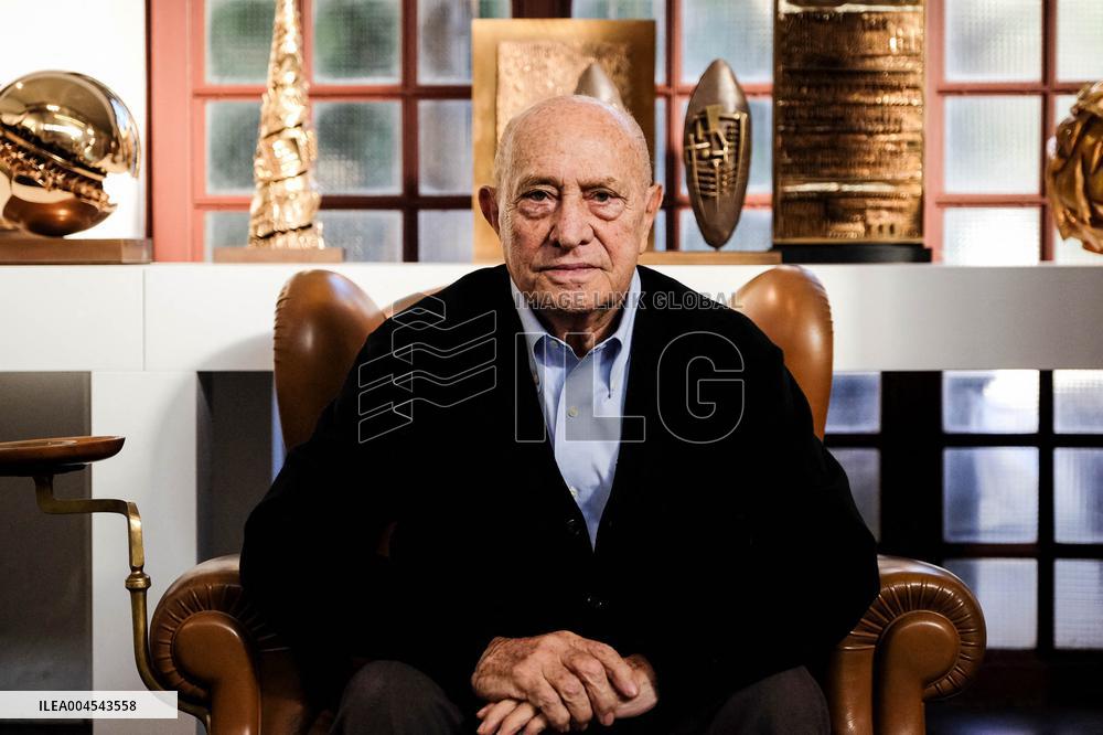 Archive: Farewell to Arnaldo Pomodoro; the master of contemporary sculpture dies at 99