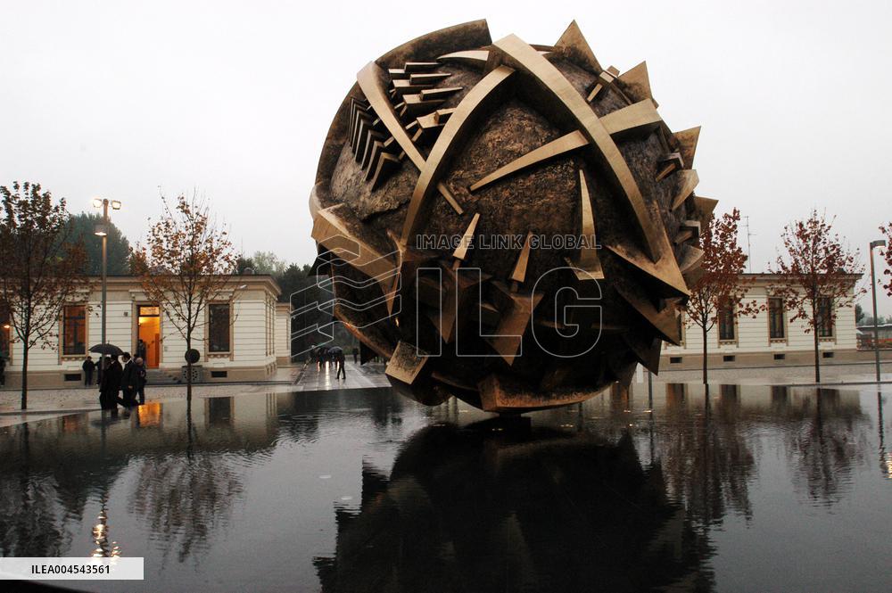 Archive: Farewell to Arnaldo Pomodoro; the master of contemporary sculpture dies at 99