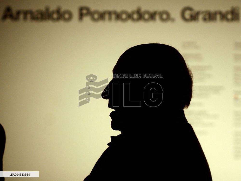 Archive: Farewell to Arnaldo Pomodoro; the master of contemporary sculpture dies at 99