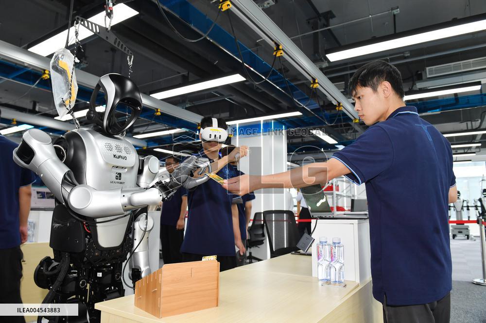 Jiangsu's first intelligent robot training center
