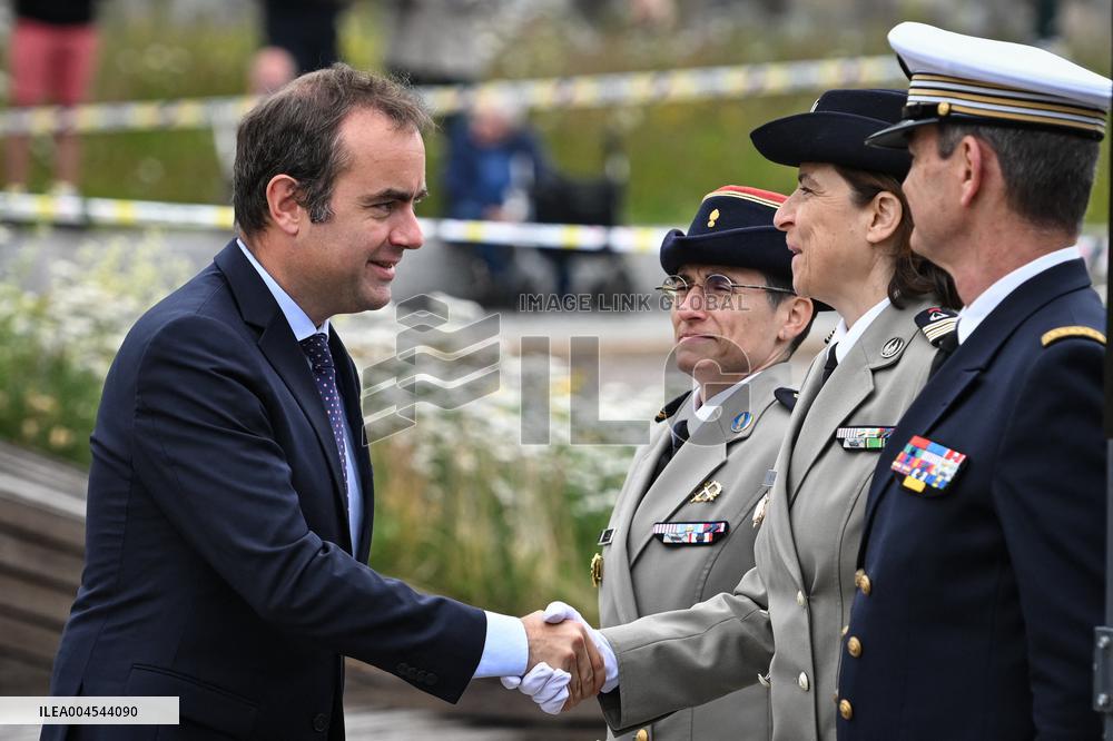 Emmanuel Macron at wreath-laying ceremony in Oslo FA