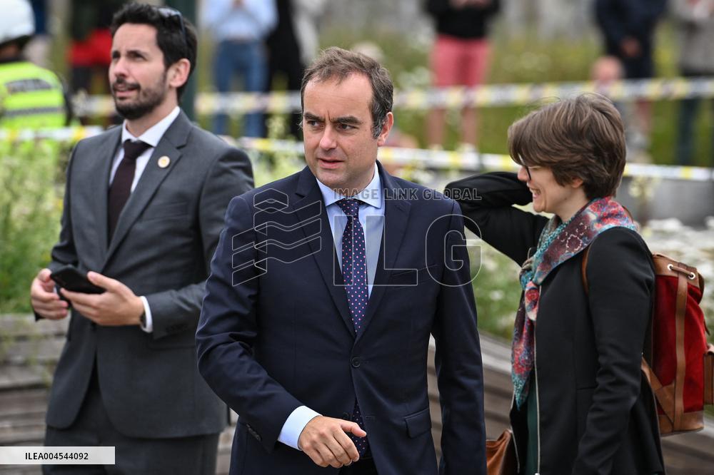 Emmanuel Macron at wreath-laying ceremony in Oslo FA
