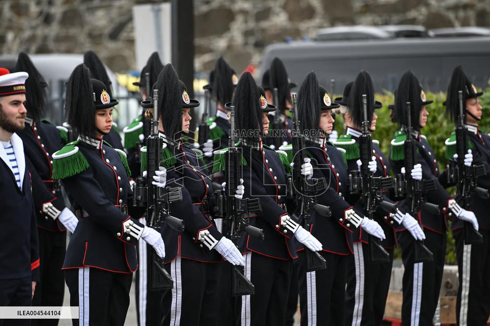 Emmanuel Macron at wreath-laying ceremony in Oslo FA