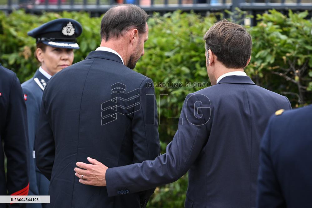 Emmanuel Macron at wreath-laying ceremony in Oslo FA