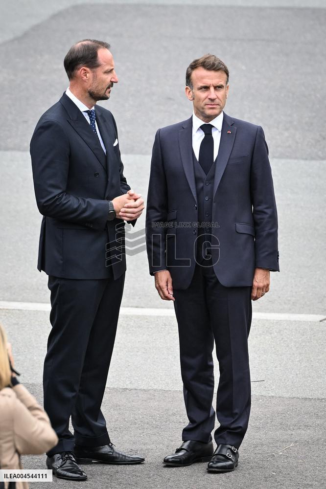 Emmanuel Macron at wreath-laying ceremony in Oslo FA