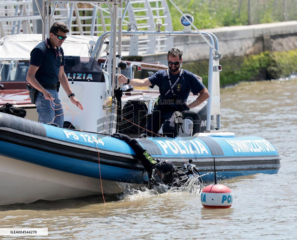 Airport Security for Bezos' Wedding Arrivals - Venice