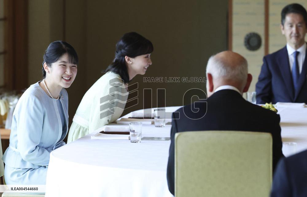 Japan princesses talk with art award winners