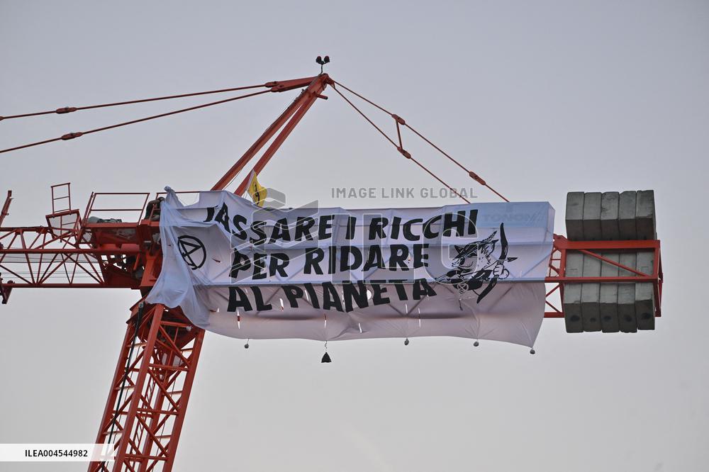 Extinction Rebellion’s Robin Hoods Target Jeff Bezos Wedding - Venice