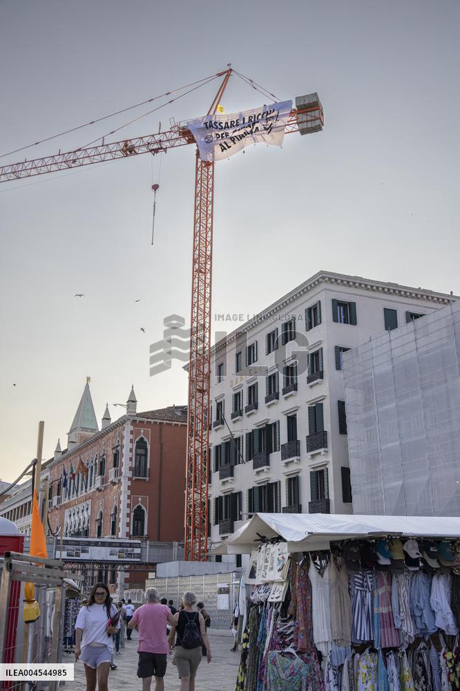 Extinction Rebellion’s Robin Hoods Target Jeff Bezos Wedding - Venice