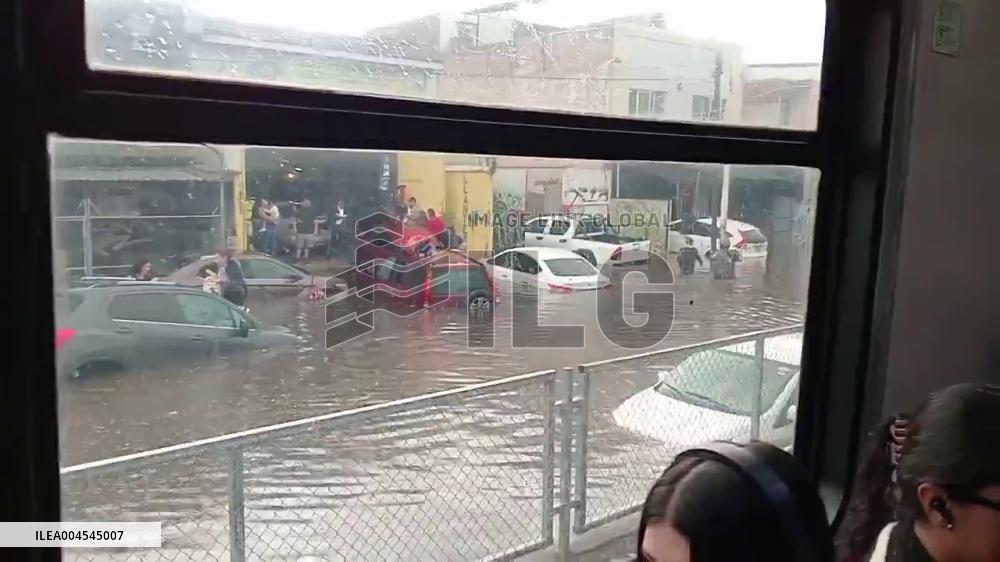 Mexico: Heavy Downpour Floods Streets in Guadalajara Metro Area 2