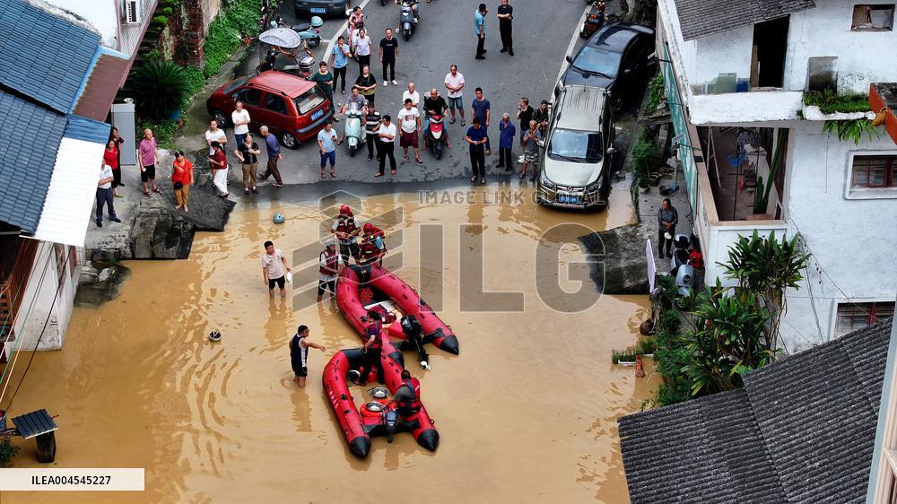 Flood in Rong'an