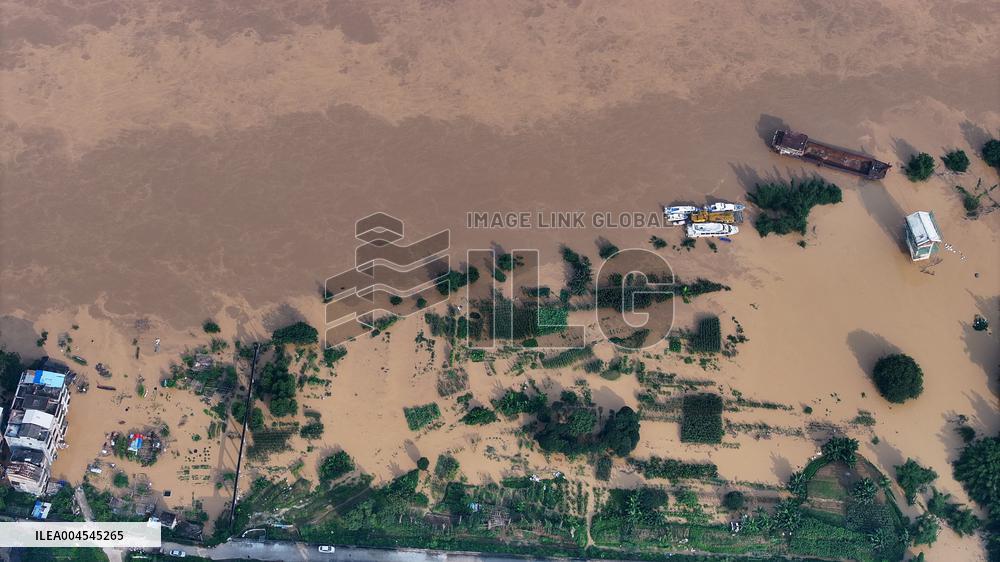 Flood in Rong'an