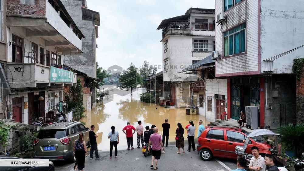 Flood in Rong'an
