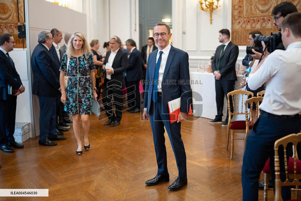 Signing of the agreement between the French government and the Professional Football League (LFP) - Paris AJ