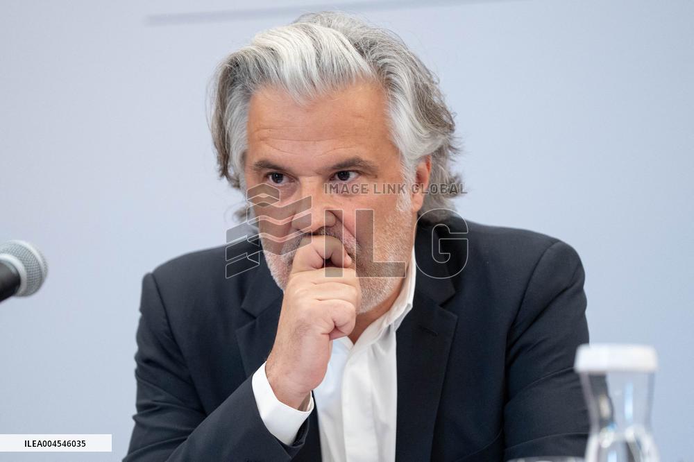 Signing of the agreement between the French government and the Professional Football League (LFP) - Paris AJ