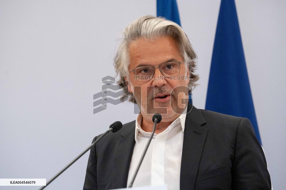 Signing of the agreement between the French government and the Professional Football League (LFP) - Paris AJ