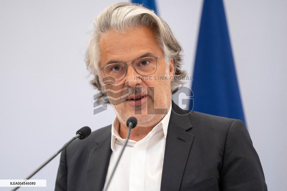 Signing of the agreement between the French government and the Professional Football League (LFP) - Paris AJ