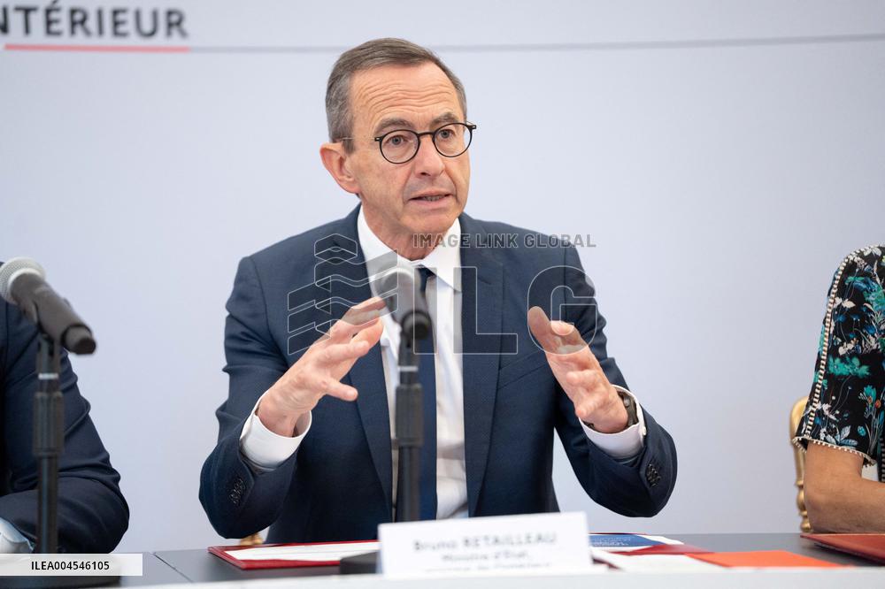 Signing of the agreement between the French government and the Professional Football League (LFP) - Paris AJ
