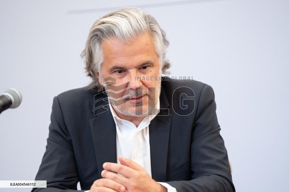 Signing of the agreement between the French government and the Professional Football League (LFP) - Paris AJ