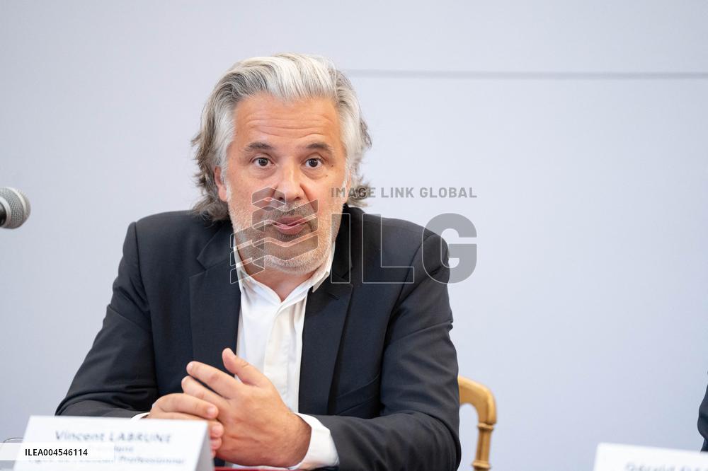 Signing of the agreement between the French government and the Professional Football League (LFP) - Paris AJ