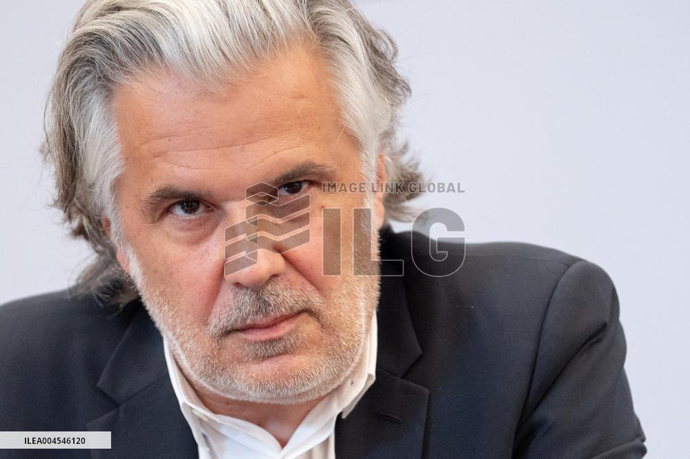 Signing of the agreement between the French government and the Professional Football League (LFP) - Paris AJ