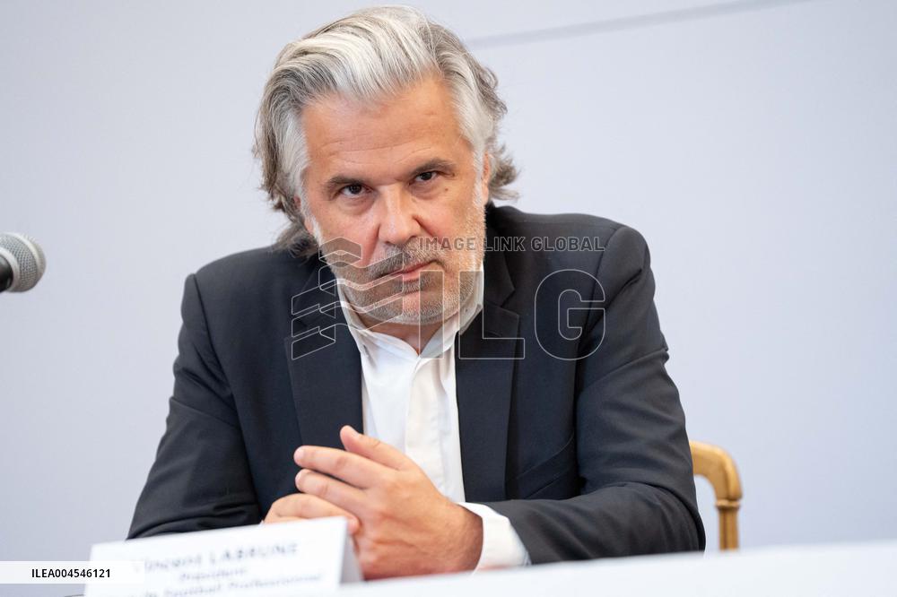 Signing of the agreement between the French government and the Professional Football League (LFP) - Paris AJ