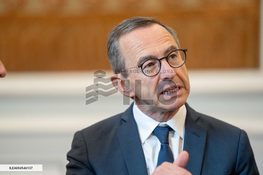 Signing of the agreement between the French government and the Professional Football League (LFP) - Paris AJ