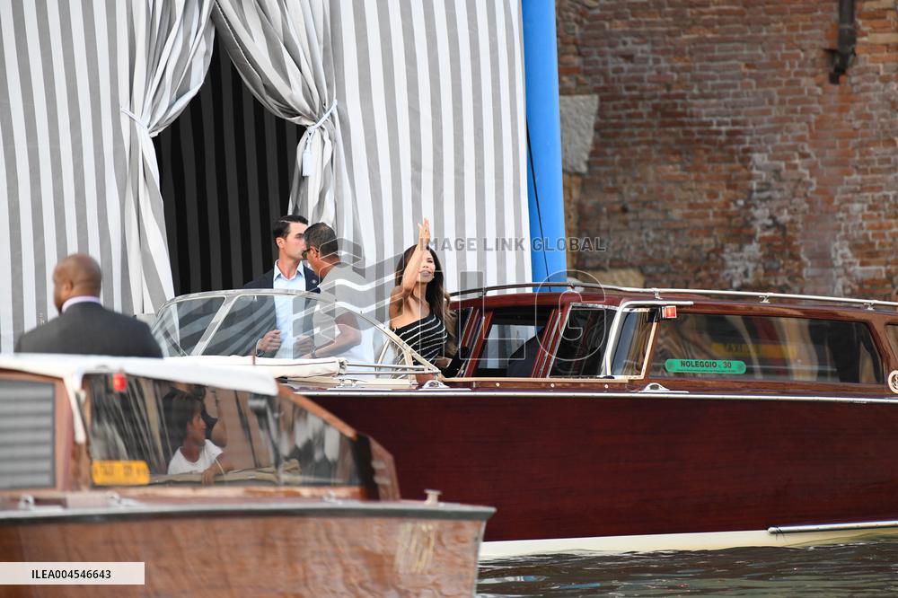 Jeff Bezos And Lauren Sanchez Leaving Hotel - Venice