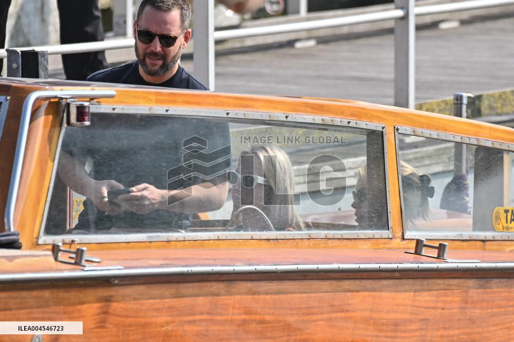 Lydia Kives At Venice Airport - Italy